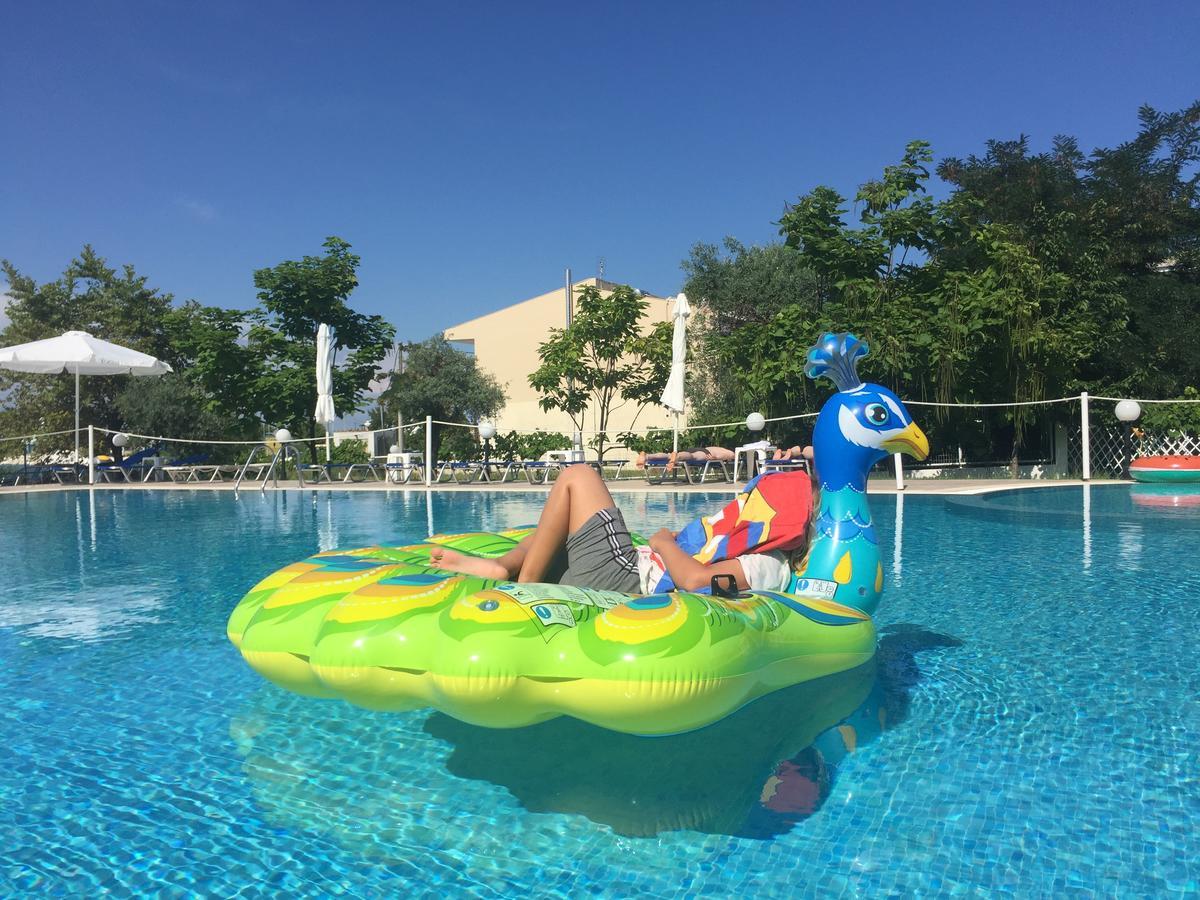 Vournelis Hotel ลีเมนาส ภายนอก รูปภาพ